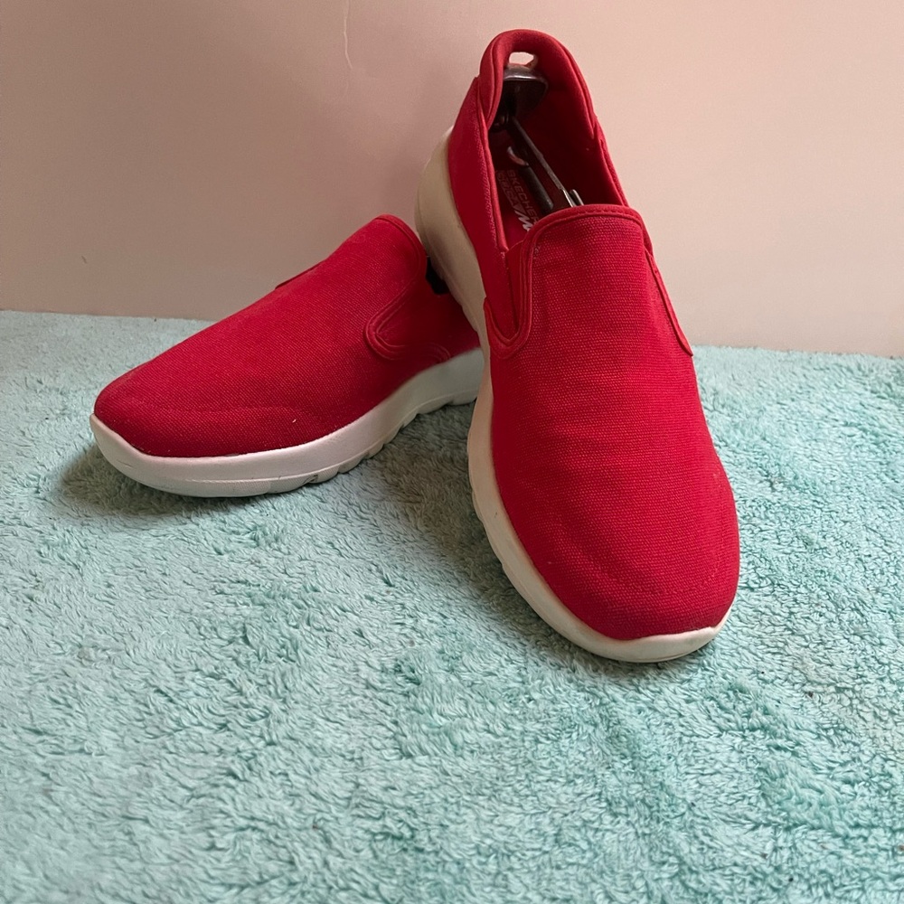 Skechers Go Walk GOGA Max Womens Red Size 10